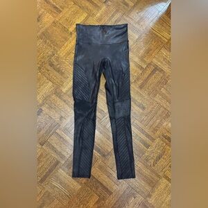 SPANX Leggings Black with Sections of Ribbed Detail Medium Premium Sporty Chic